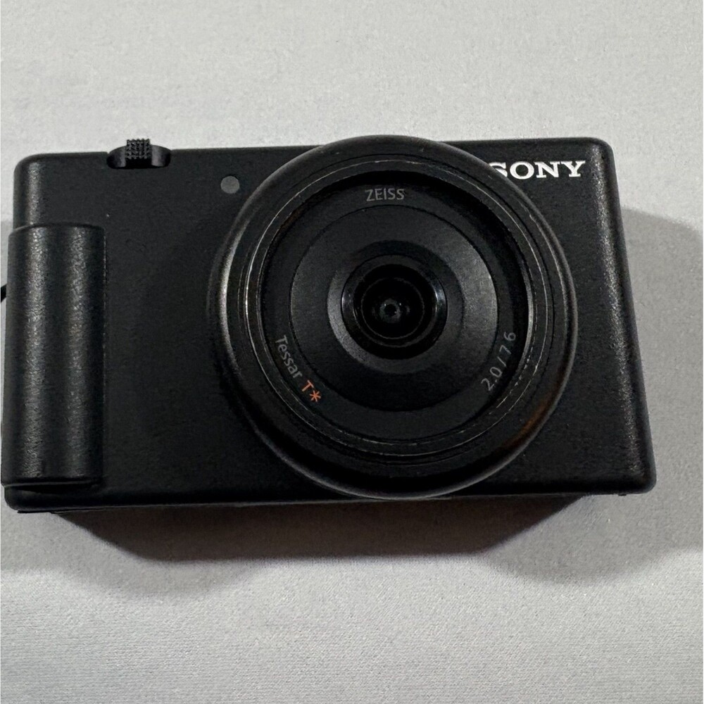 Sony ZV-1F Vlogging Point Shoot 20.1 MP HD 4K Video Digital Camera Only - Picture 2 of 13